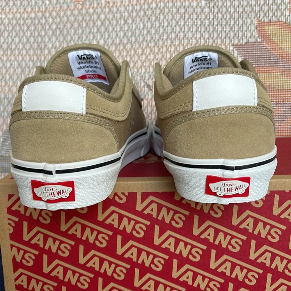 Vans WMNS Chukka Low
Incense/White
VN0A5HEX3BW
Sneakers - Picture 14 of 16